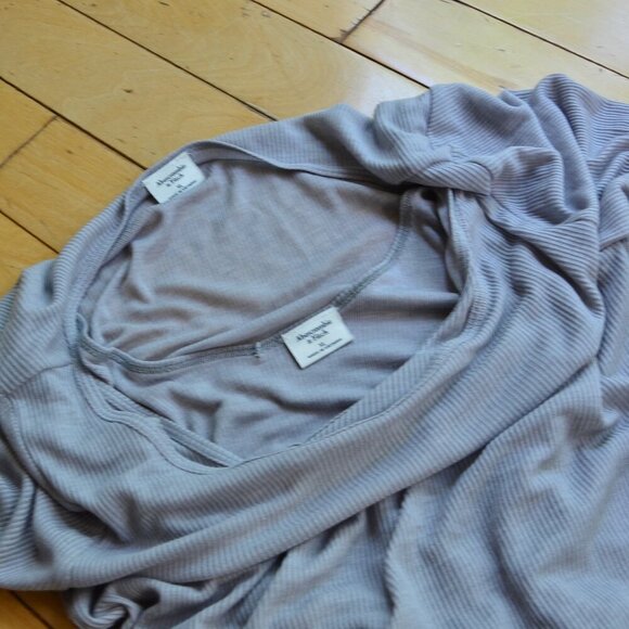 Abercrombie & Fitch Two Piece Top Size XL - Picture 5 of 7